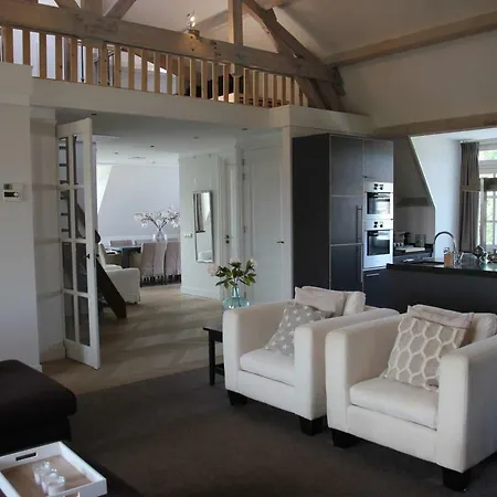 Fantastic Loft For 9 People * 바세나르